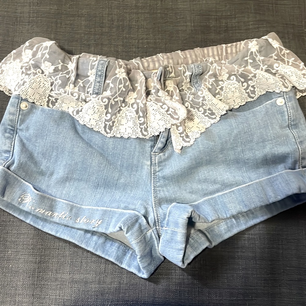 Ruffled shorts